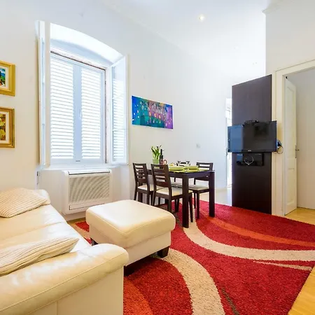 Eta Deluxe Appartement *