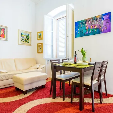 Eta Deluxe Appartement *